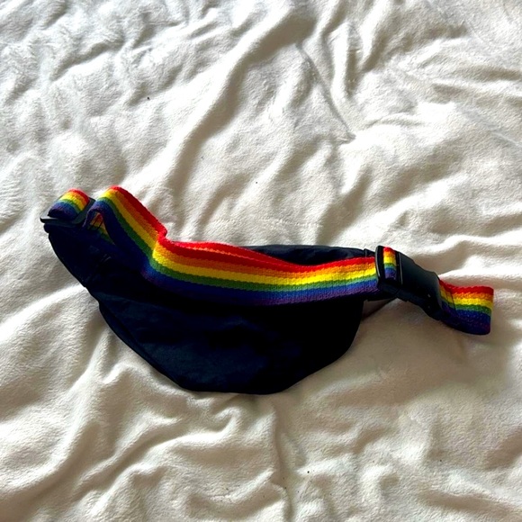 Abercrombie Rainbow Fanny Pack 🌈🦄🏳️‍🌈 NWOT - Picture 4 of 4